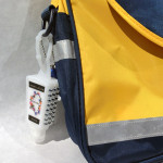 CUCURUハンドローションとホルダー　学習塾のカバンにつけてみる