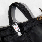 CUCURUハンドローションとホルダー　KEITA MARUYAMA TOKYO PARISの手提げカバンにつけてみる