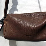 CUCURUハンドローションとホルダー　gentenの革バッグにつけてみる